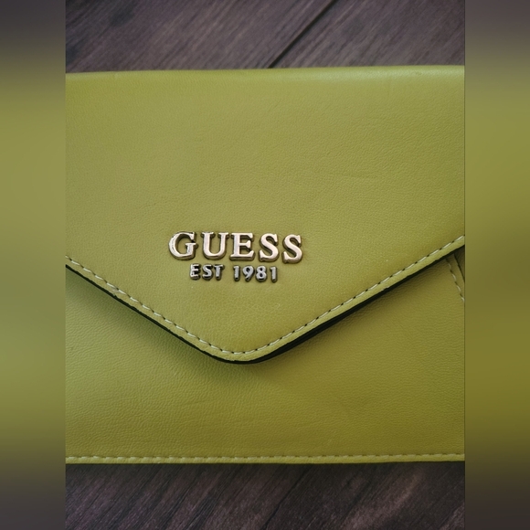 GUESS Chartreuse Belt Bag Crossbody w/ Snakeskin Strap – Envelope Style - Picture 2 of 6